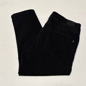 Tahari Black Capri Pants
